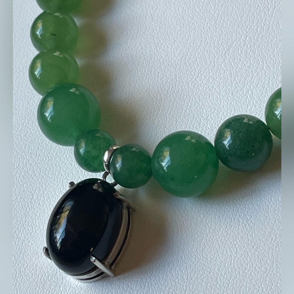 Necklace of Aventurine with black Onyx and sterling silver pendant